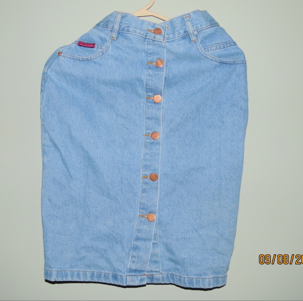 Light blue denim skirt🤍